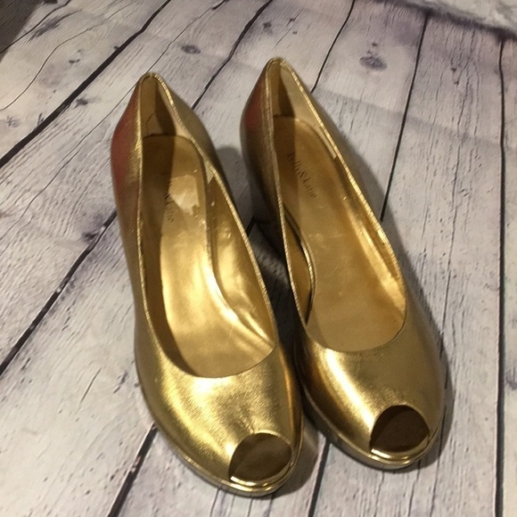 Kelly & Katie gold platform peep toe wedges - Picture 10 of 10